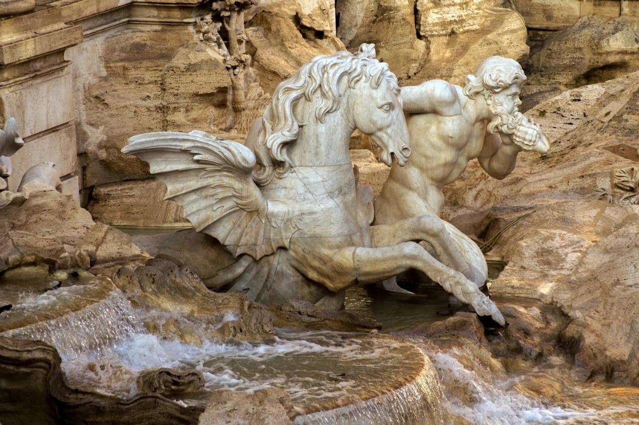 Trevi Ab Aeterno - Amazing View Of The Trevi Fountain Appartement Rome Buitenkant foto